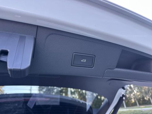 New 2026 Volkswagen Atlas Cross Sport SEL Premium R-Line image 25