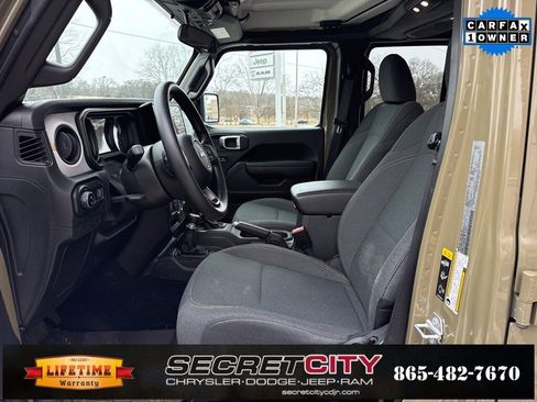 Used 2025 Jeep Gladiator Nighthawk image 27