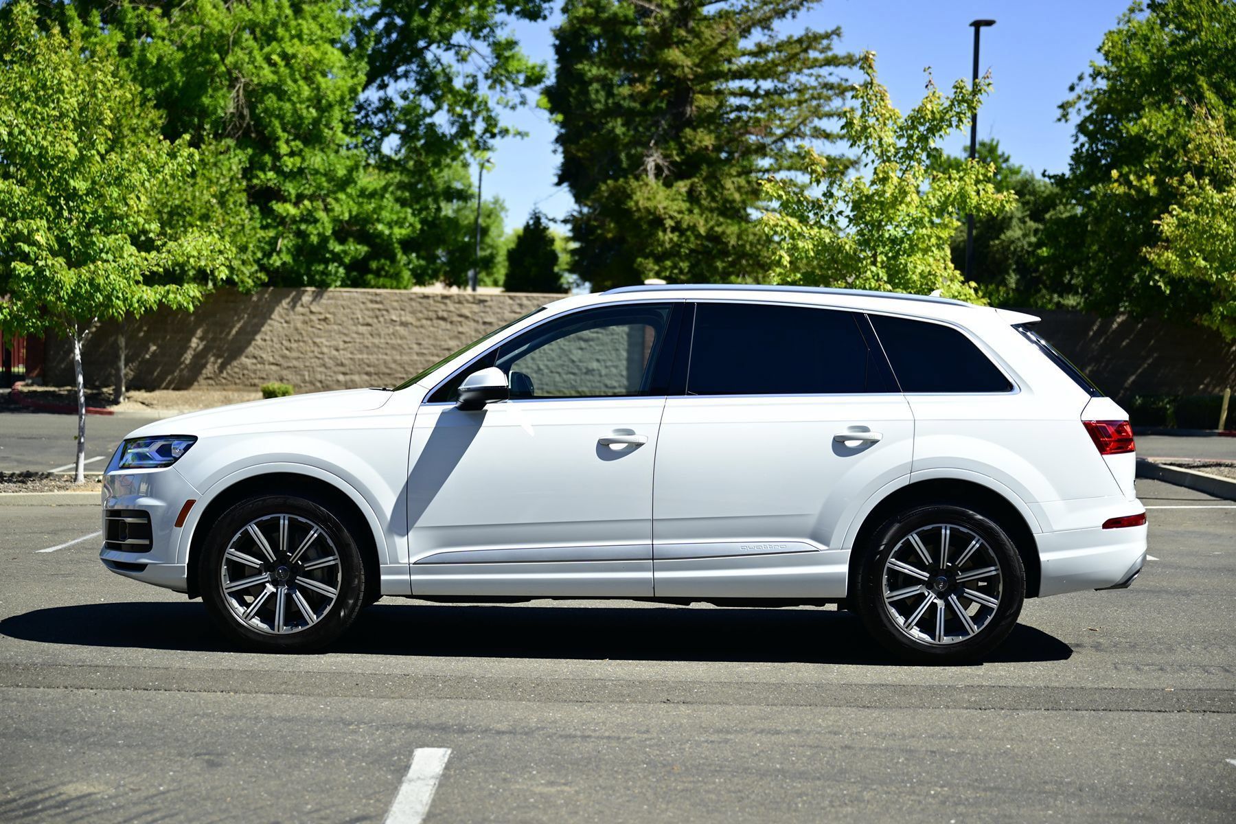 Used 2017 Audi Q7 3.0T Premium Plus w/ Premium Plus Package AWD/4WD image 8