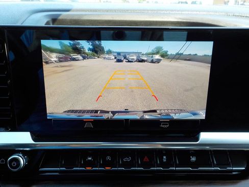 Used 2025 GMC Sierra 1500 SLT image 19