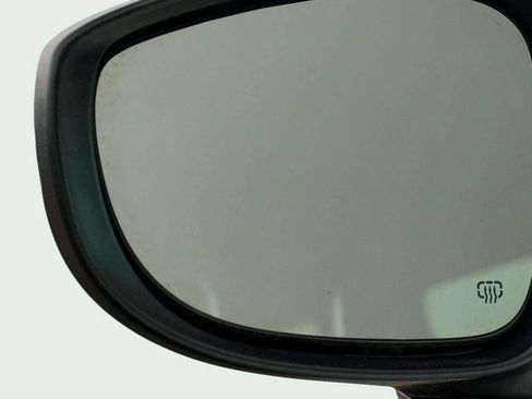 Used 2022 Chrysler Voyager LX FWD image 14
