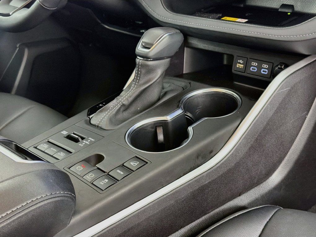 Used 2023 Toyota Highlander XLE AWD/4WD image 36