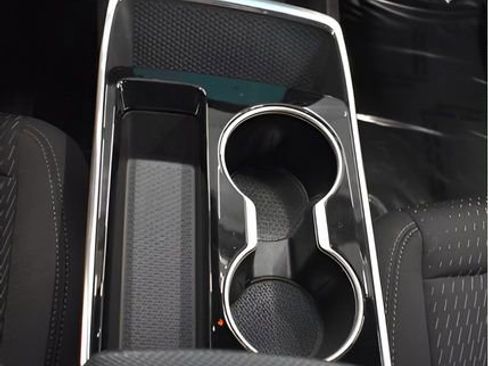 Used 2025 Chevrolet Equinox LT image 29