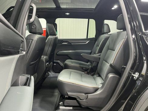 New 2026 GMC Acadia AT4 w/ Luxury Package AWD/4WD image 11