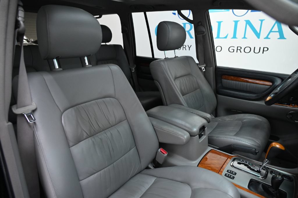 Used 2004 Lexus LX 470 4WD w/ Preferred Accessory Pkg image 21