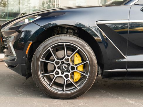 Used 2021 Aston Martin DBX image 4