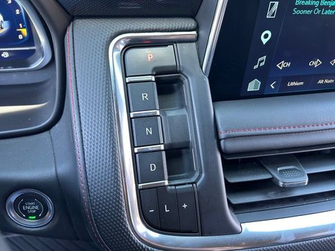 Used 2024 Chevrolet Suburban RST w/ Luxury Package RWD image 32