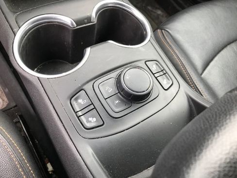 Used 2021 GMC Terrain SLT w/ Elevation Edition image 7