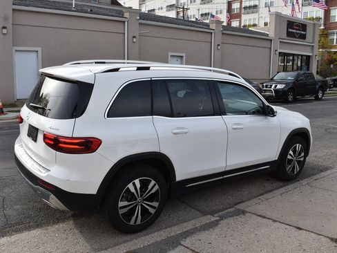 Used 2025 Mercedes-Benz GLB 250 4MATIC image 5