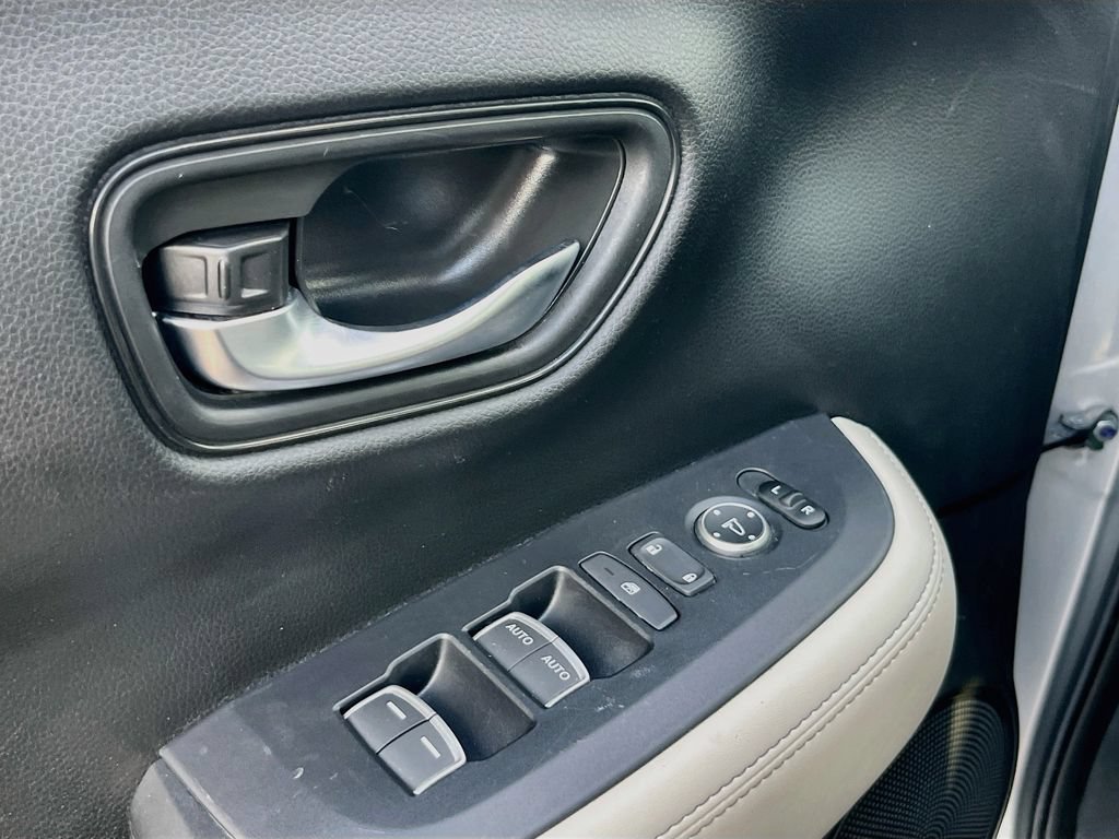 Used 2025 Honda HR-V EX-L image 17