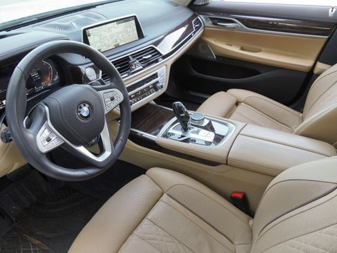 Used 2021 BMW 740i w/ Premium Package RWD image 6