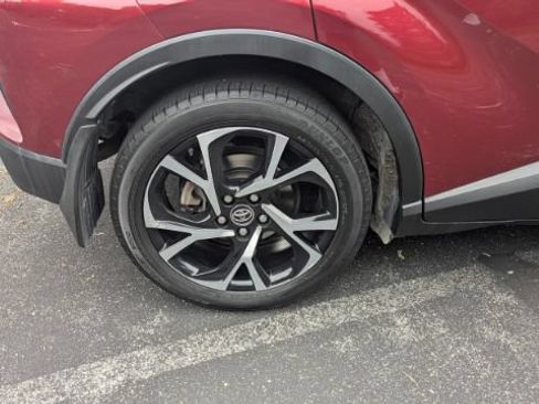 Used 2018 Toyota C-HR XLE FWD image 12