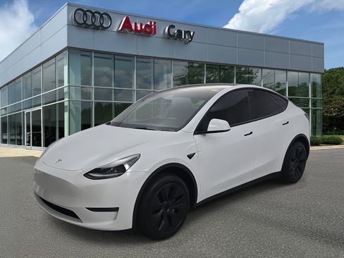 Used 2025 Tesla Model Y Long Range image 1