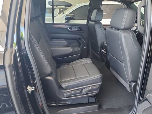 Certified 2025 GMC Yukon XL Denali w/ LPO, Floor Liner Package AWD/4WD image 27