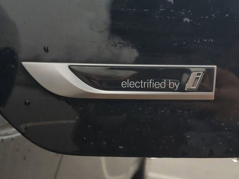 Used 2023 BMW 330e xDrive w/ Premium Package image 8