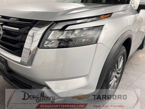 Used 2025 Nissan Pathfinder SV FWD image 12