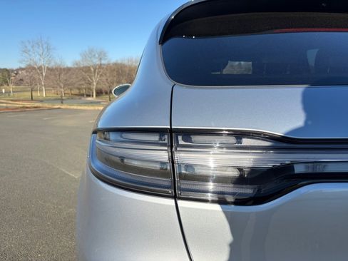 Certified 2025 Porsche Macan image 14