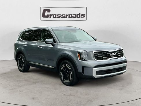 Used 2025 Kia Telluride S FWD image 7