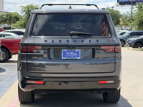 Used 2023 Jeep Wagoneer Series II RWD image 5