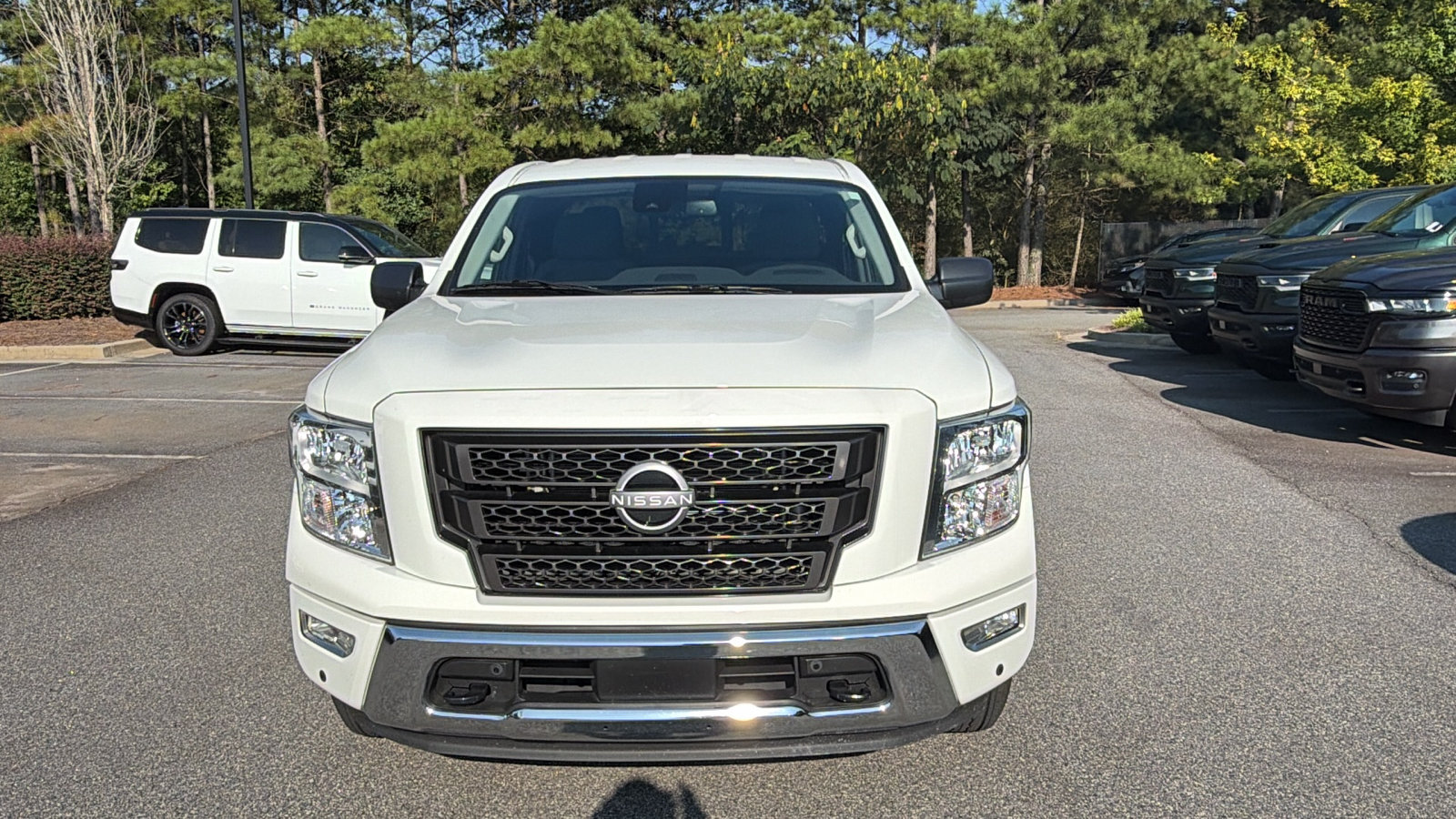 Used 2024 Nissan Titan SV AWD/4WD image 3