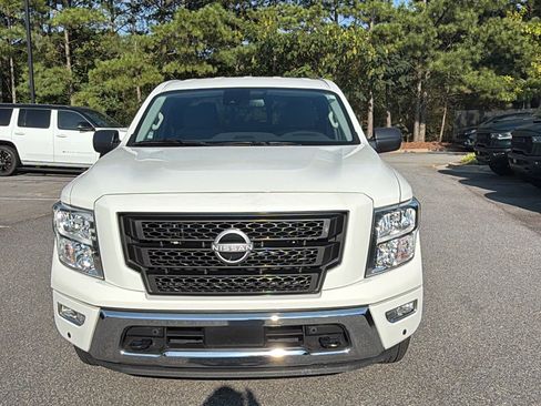 Used 2024 Nissan Titan SV AWD/4WD image 3