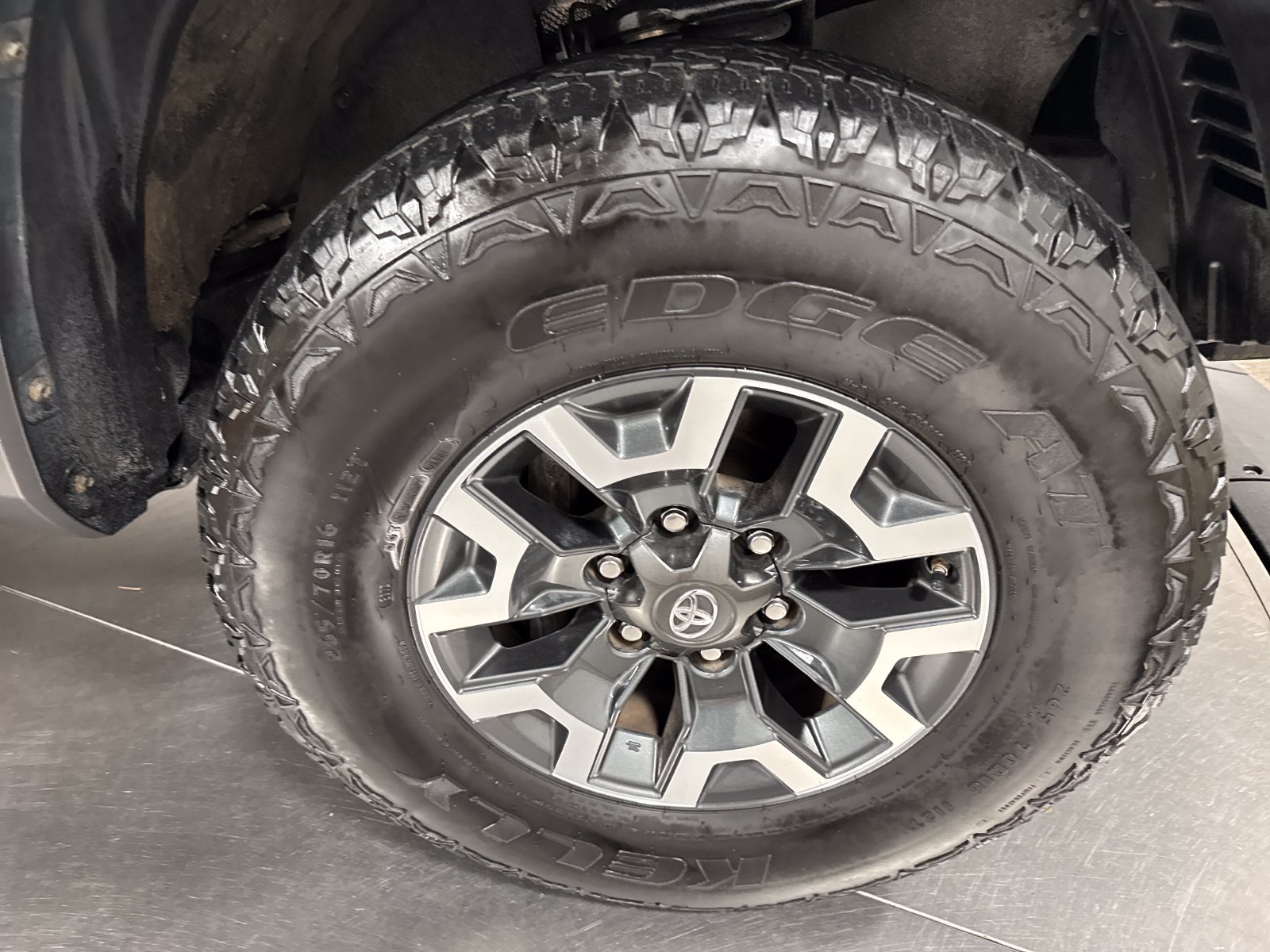 Used 2019 Toyota Tacoma TRD Off-Road w/ Technology Package AWD/4WD image 14