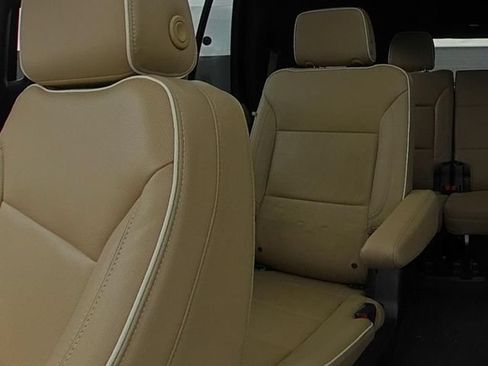 Used 2023 Chevrolet Tahoe Premier AWD/4WD image 30