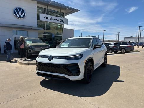 New 2026 Volkswagen Tiguan SE R-Line AWD/4WD image 1