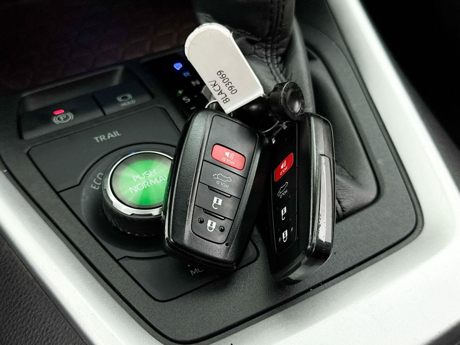Used 2022 Toyota RAV4 Limited AWD/4WD image 38