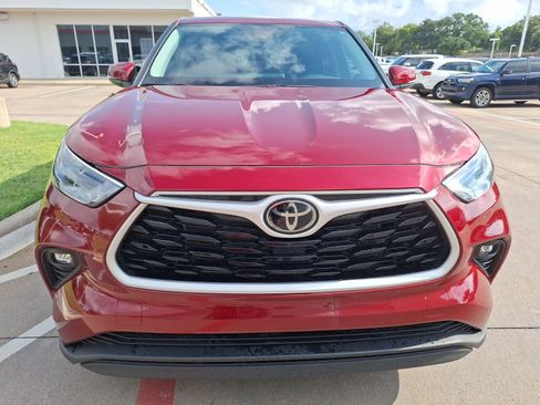 Used 2024 Toyota Highlander LE image 9