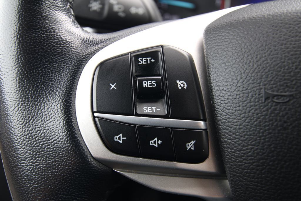 Used 2022 Ford Explorer XLT w/ Equipment Group 202A AWD/4WD image 19