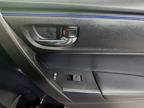 Used 2018 Toyota Corolla SE image 31