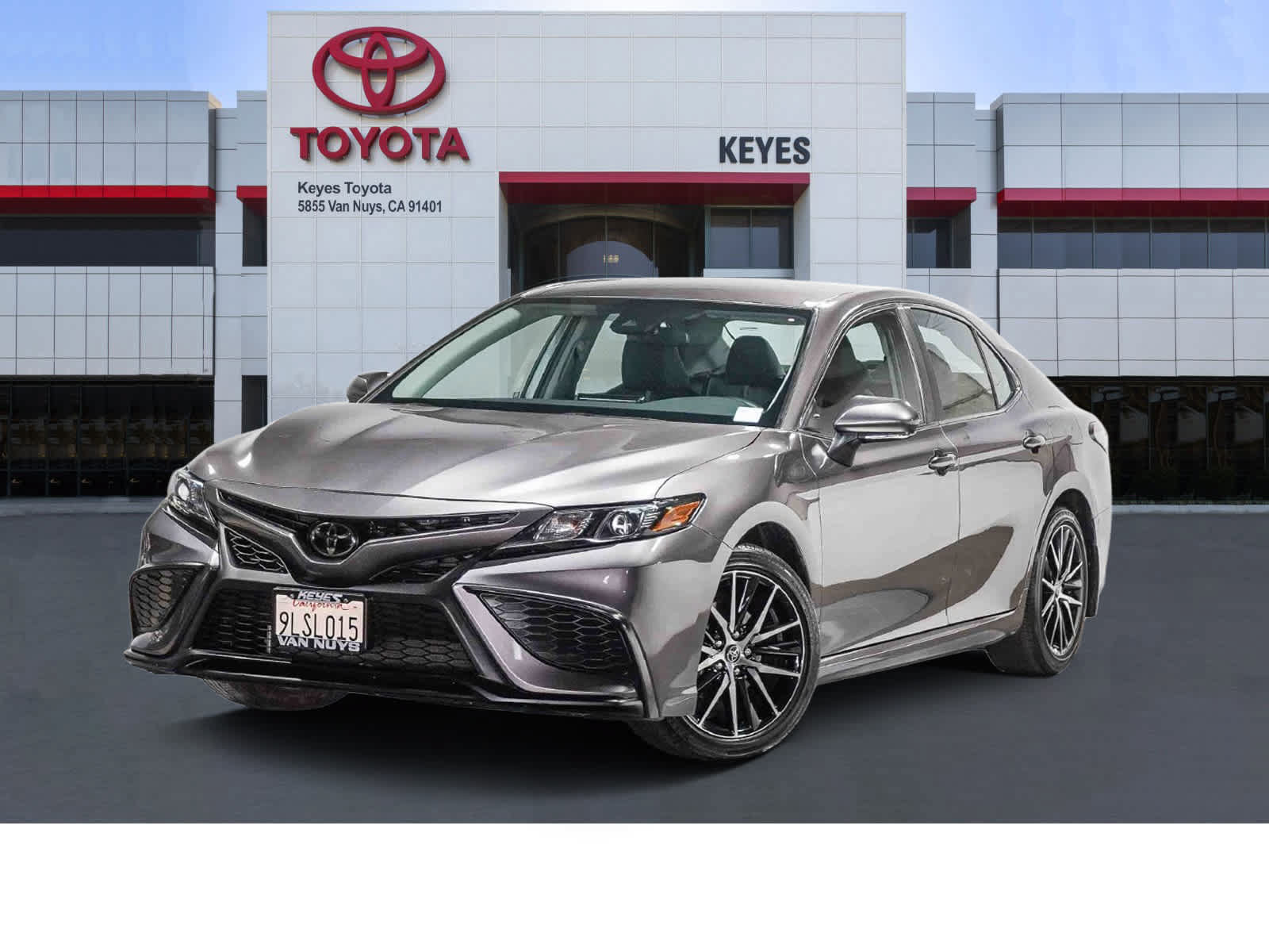 Used 2024 Toyota Camry SE w/ Blackout Package (TMS) FWD image 1