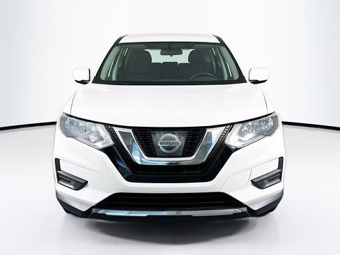 Used 2017 Nissan Rogue S image 2