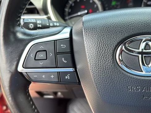 Used 2021 Toyota Highlander XSE AWD/4WD image 12