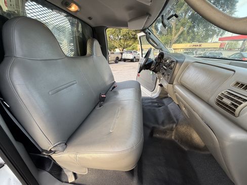 Used 2005 Ford F250 XL RWD image 21