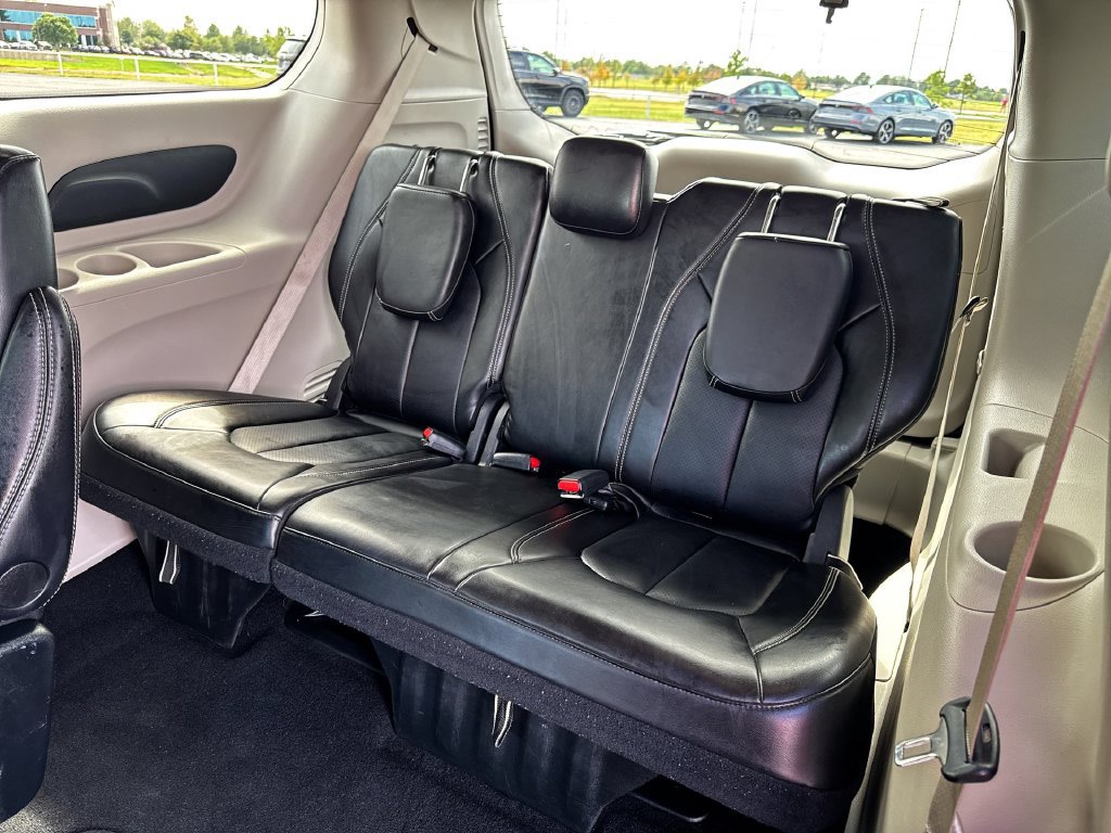 Used 2024 Chrysler Pacifica Touring-L FWD image 22