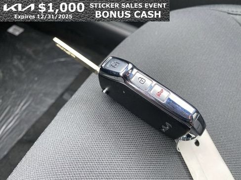 New 2025 Kia Niro LX image 26