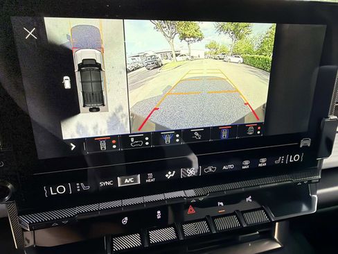 Used 2025 GMC Hummer EV 3X AWD/4WD image 24