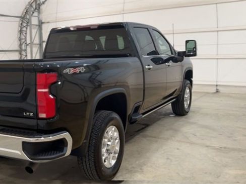 Used 2025 Chevrolet Silverado 2500 LTZ w/ LTZ Convenience Package image 9