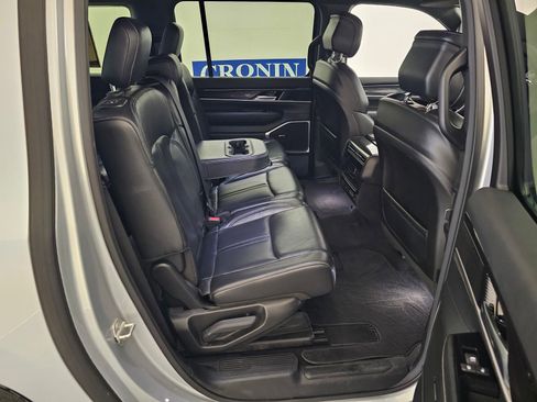 Used 2024 Jeep Wagoneer L 4WD image 39