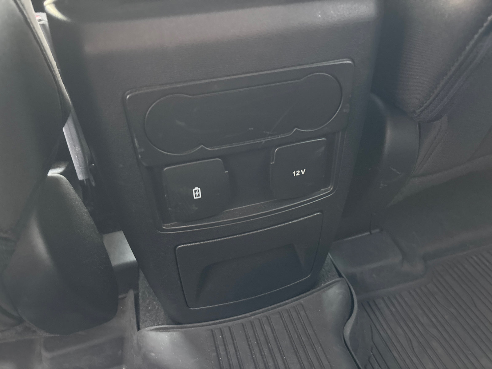 Used 2023 Ford Explorer XLT AWD/4WD image 31
