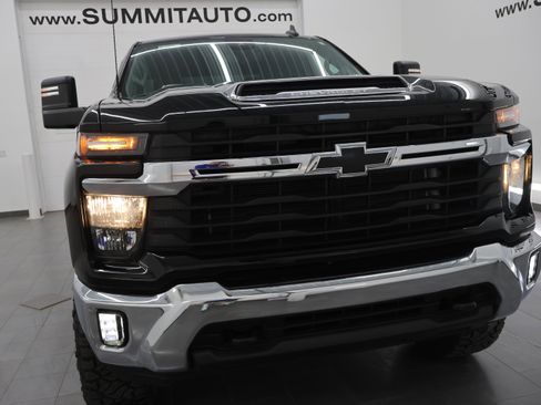 Used 2024 Chevrolet Silverado 2500 LT AWD/4WD image 20