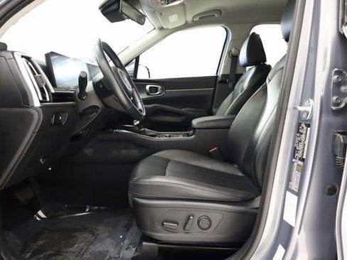 Used 2024 Kia Sorento S image 13