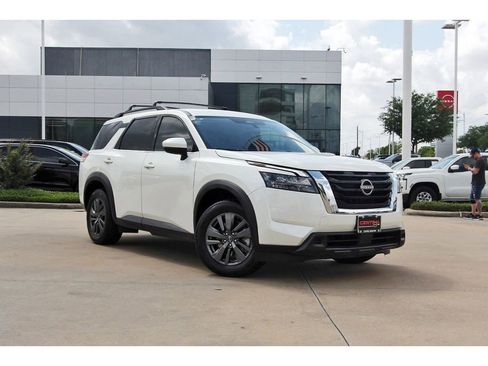 Used 2023 Nissan Pathfinder SV image 1
