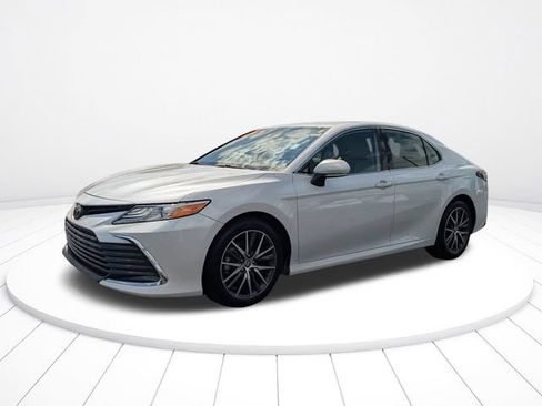 Used 2023 Toyota Camry XLE FWD image 7