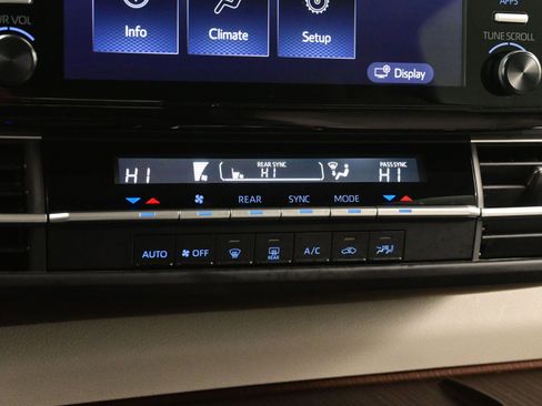 Used 2024 Toyota Sienna LE image 21