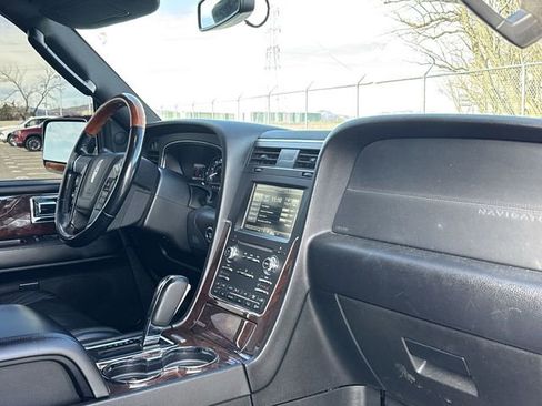 Used 2015 Lincoln Navigator 4WD image 25