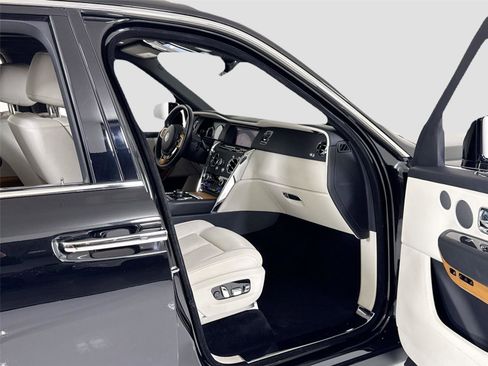 Used 2019 Rolls-Royce Cullinan image 35