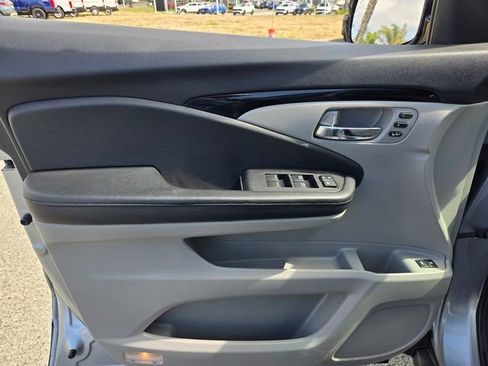Used 2019 Honda Pilot Touring image 16